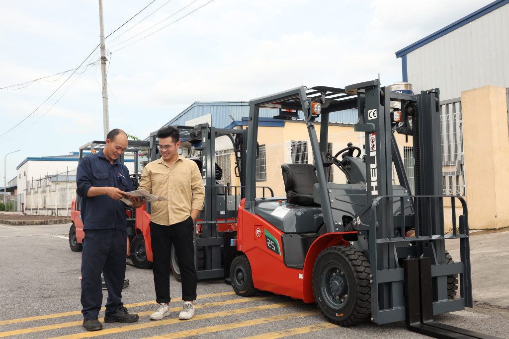 Xe nâng điện ngồi lái Heli